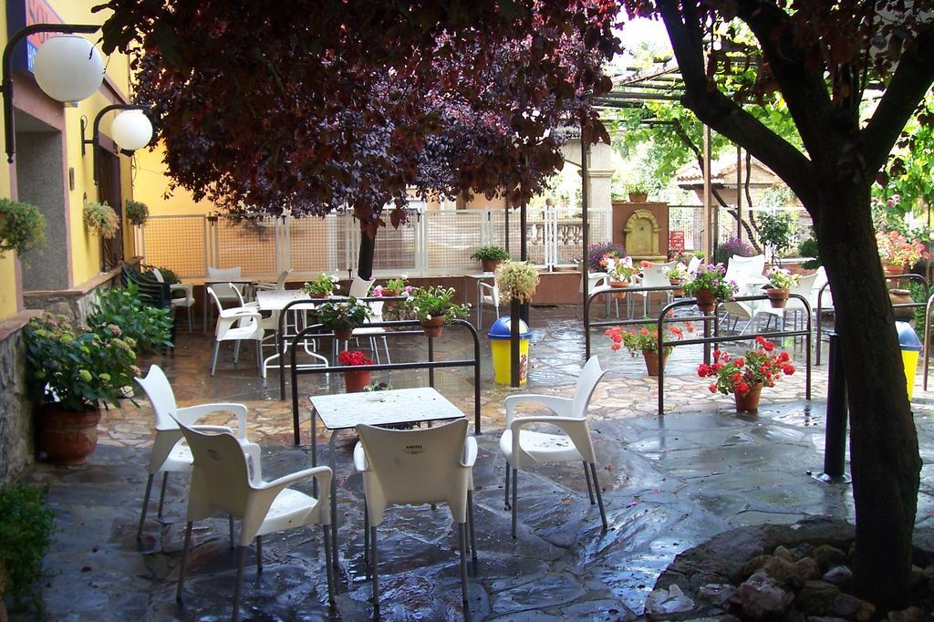 Hostal Restaurante Solaire Castañar de Ibor Exterior foto